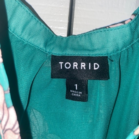 Torrid size 1 beautiful spring on or off shoulder top - Picture 6 of 6